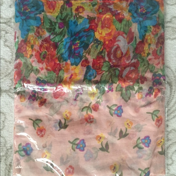 🧣GORGEOUS COLORFUL SCARF🧣 - Picture 2 of 2